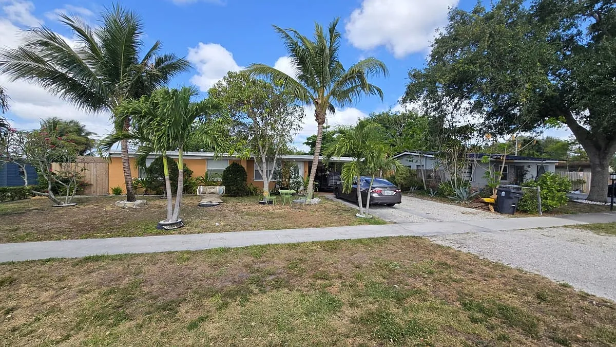 6511 Seminole Dr - Unit 2 — Photo 1