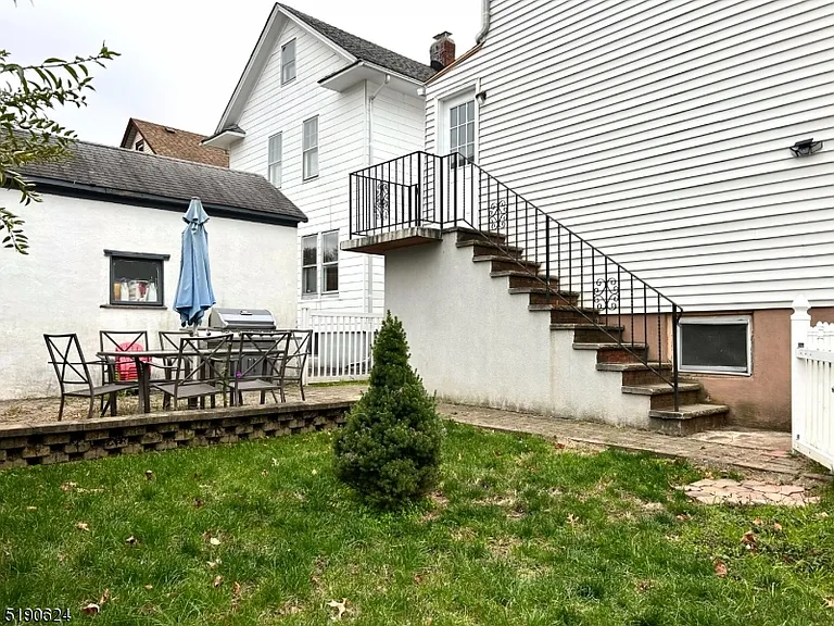 242 Brook Ave — Photo 10