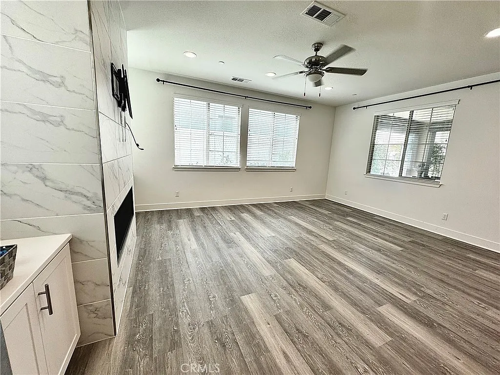 5 bed, 4.5 bath, 2735 sqft, $5,400 — Photo 4
