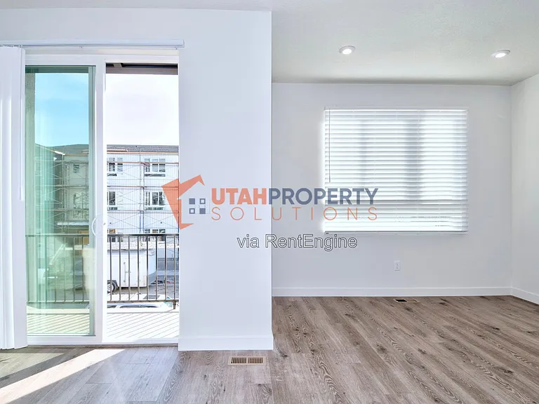 1043 W 400 S — Photo 12