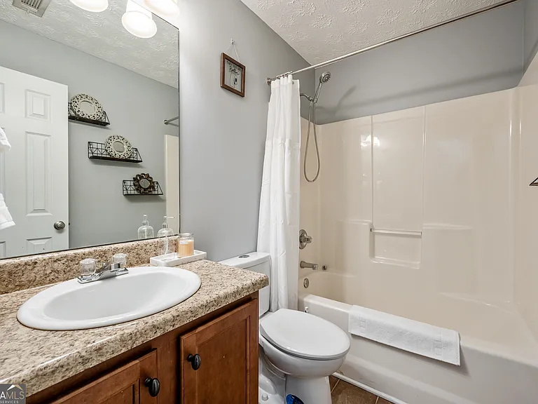 18 Larkspur Ln — Photo 13