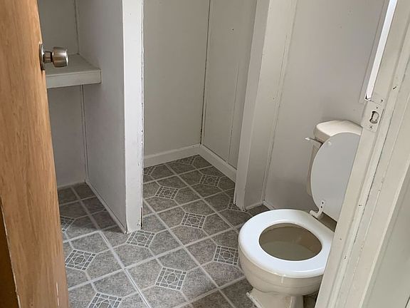 4th image of 702 Coastal Dr