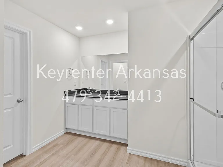 1317 Bates St — Photo 16