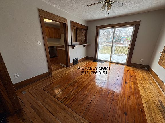 4th image of 322 Leslie St