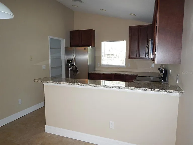 453 W Desoto St — Photo 7