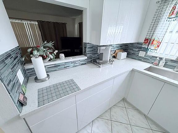 3rd image of 41 Upminster B Crescent #B