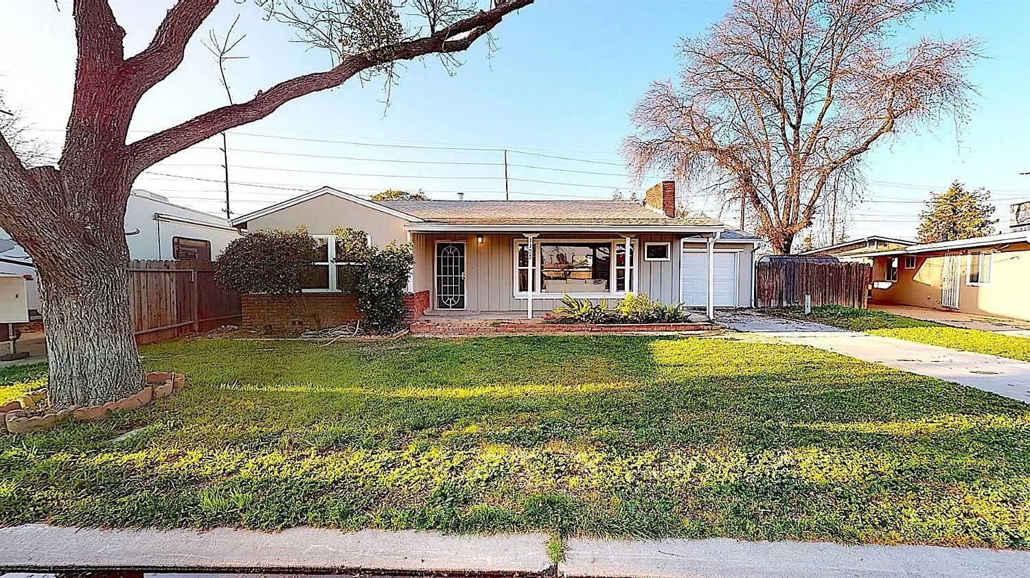 1125 Half Moon Dr photo 1