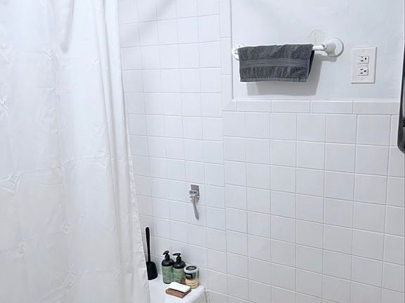 5th image of 47 Dufferin St #Rmc