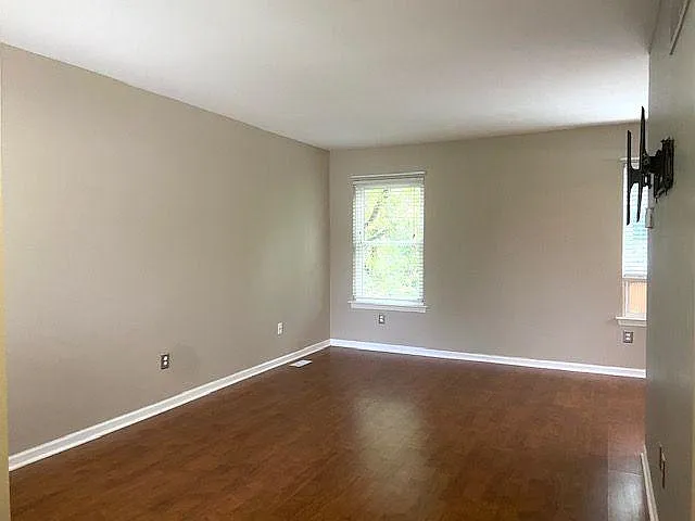 3135 Megan Dr — Photo 2