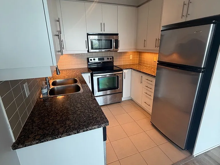 1 Hurontario St #1005 — Photo 10