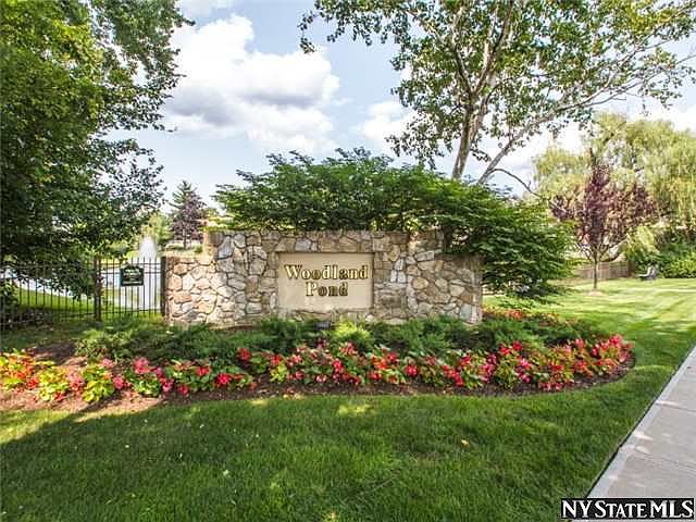 1st image of 127 Woodlake Dr W