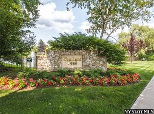 127 Woodlake Dr W, Woodbury, NY 11797