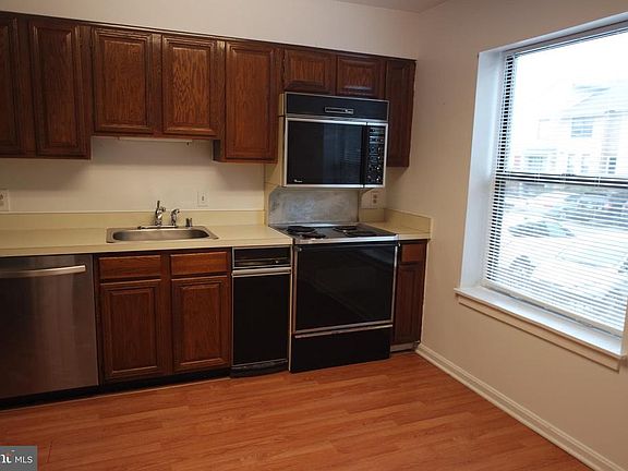 5th image of 18 Dudley Ct #9