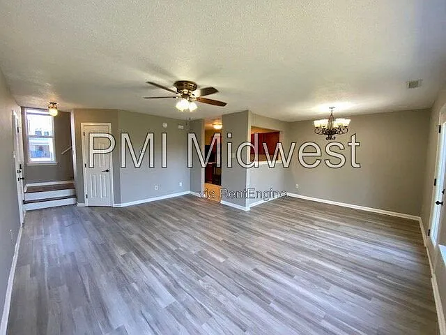3 bed, 2.5 bath, 1461 sqft, $1,879 — Photo 3