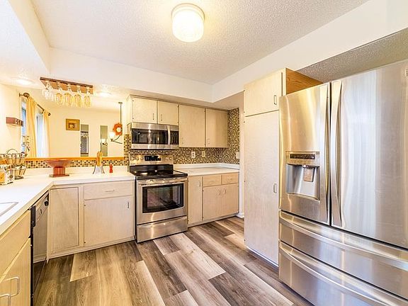5th image of 6911 NW 88th Pl