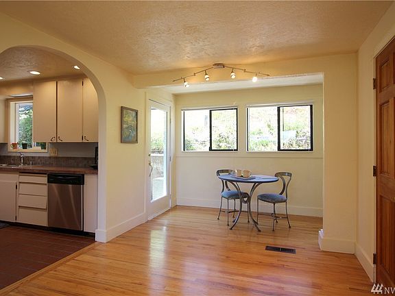 3rd image of 2501 Bush Ave NW