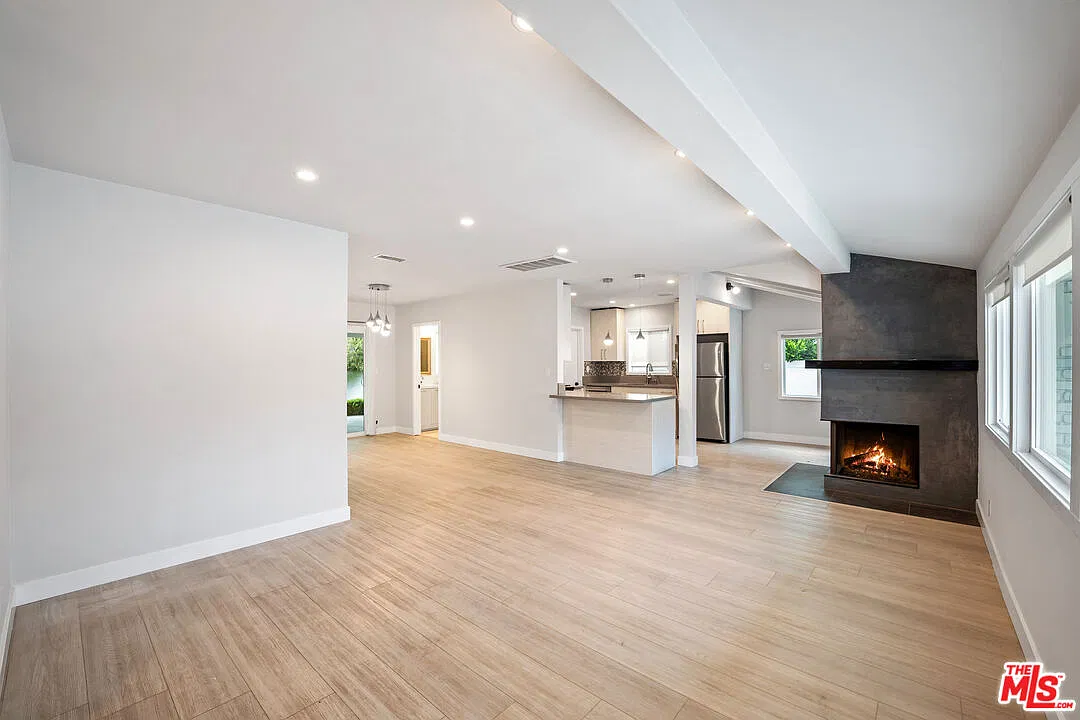 3 bed, 3.0 bath, 1687 sqft, $5,500 — Photo 4