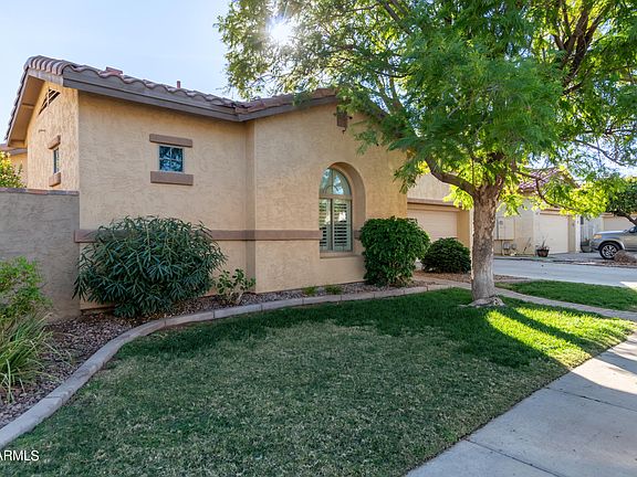 2nd image of 371 W WILDHORSE Drive
