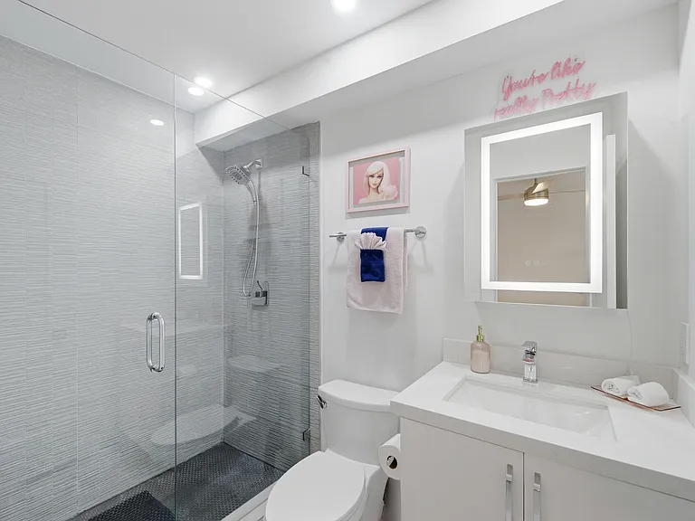 100 NE 22nd St — Photo 37