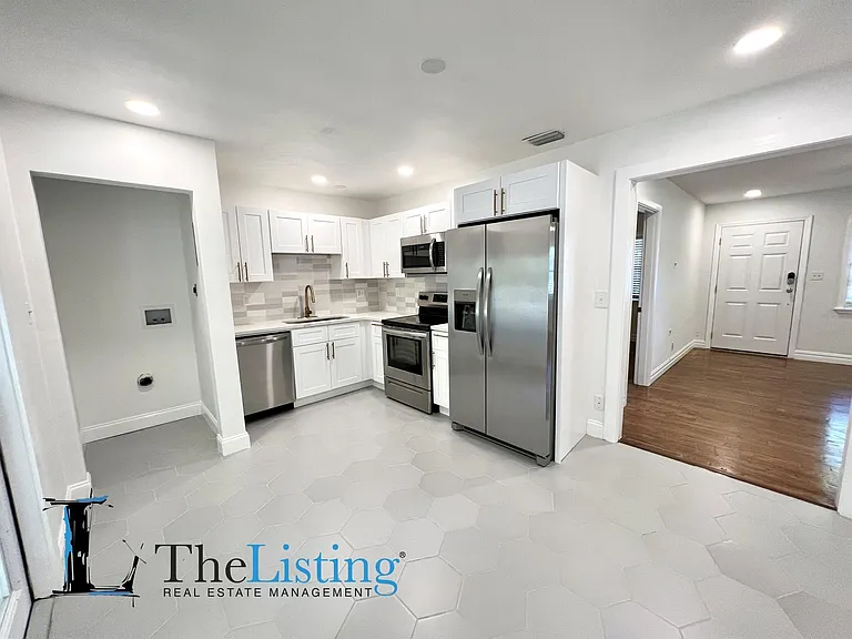 5905 N Tampa St — Photo 7