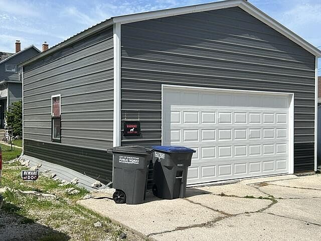 Listing photo 2