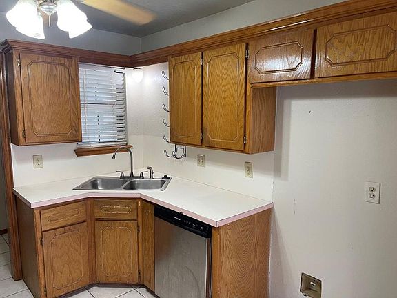 5th image of 1225 SW 99th Ter