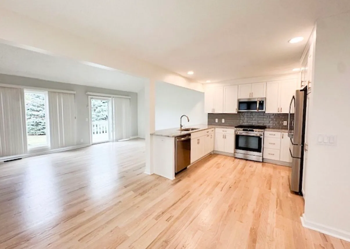2 bed, 1500 sqft, $2,600 — Photo 2