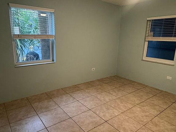 5th image of 4605 Poinciana St