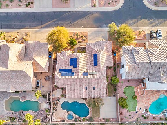 2nd image of 922 E Desert Flower Ln