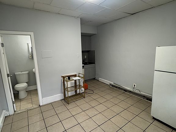 2nd image of 1521 Wakeling St APT 1R