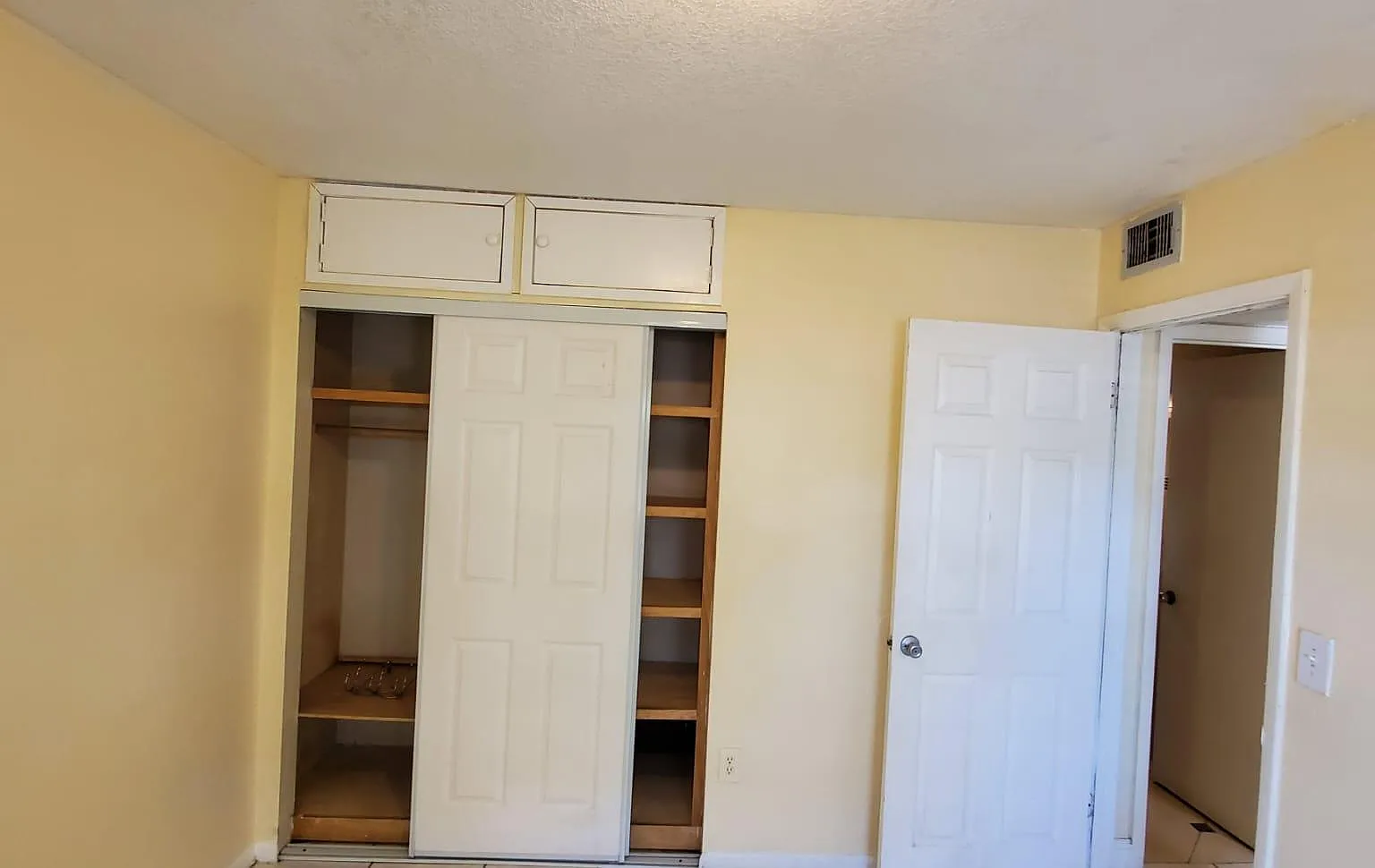 2 bed, 956 sqft, $2,000 — Photo 1