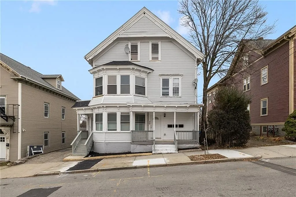 3 bed, 1.0 bath, 1100 sqft, $2,250 — Photo 1