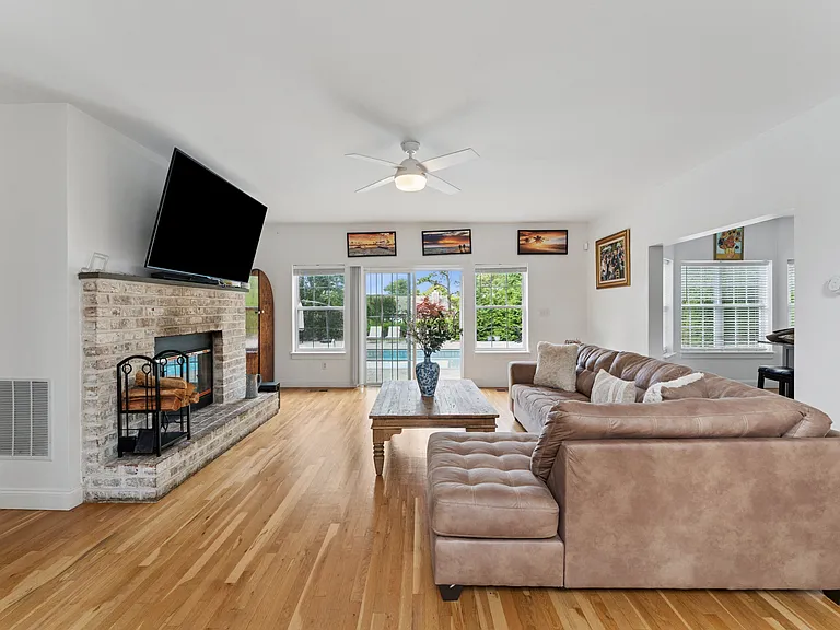 199 Shinnecock Hills Rd — Photo 4