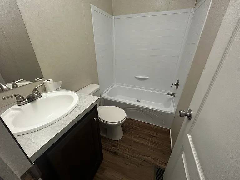 200 Ruby St — Photo 2