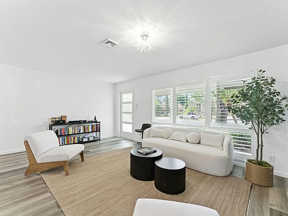 4th image of 1531 NE 59th Place
