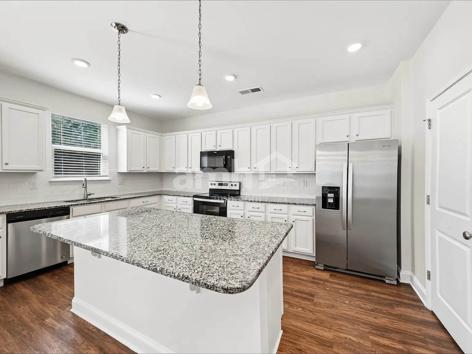 4 bed, 2.5 bath, 2449 sqft, $2,780 — Photo 3