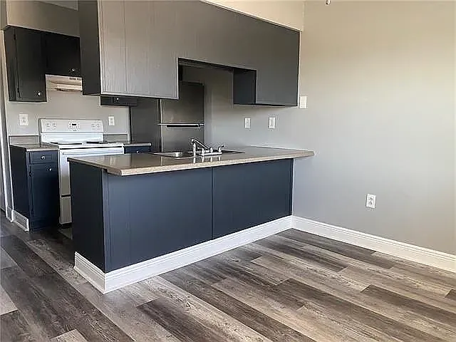 2 bed, 1.5 bath, 1180 sqft, $1,650 — Photo 3