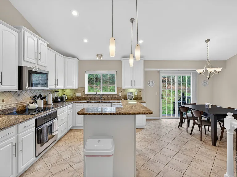 27 Crimson Leaf Ct — Photo 15