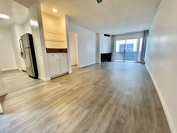 5th image of 938 4th St APT 209