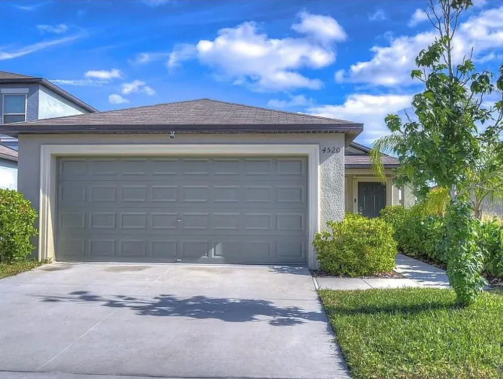3 bed, 2.0 bath, 1270 sqft, $2,300 — Photo 1
