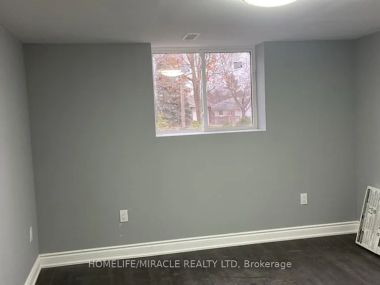 25 Thornridge Cres #BASEMENT — Photo 6