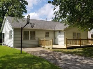 1121 S Park Ave, Aurora, MO 65605