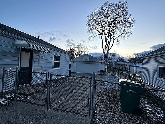 4th image of 4732 Marigold Rd