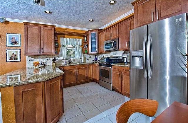 2nd image of 74 Pembroke Pnes