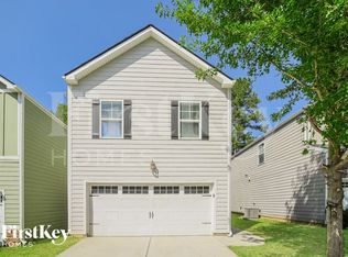 28 E Newnan Rd #B, Newnan, GA 30263