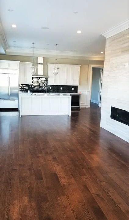 2nd image of 944 E 2nd St #3