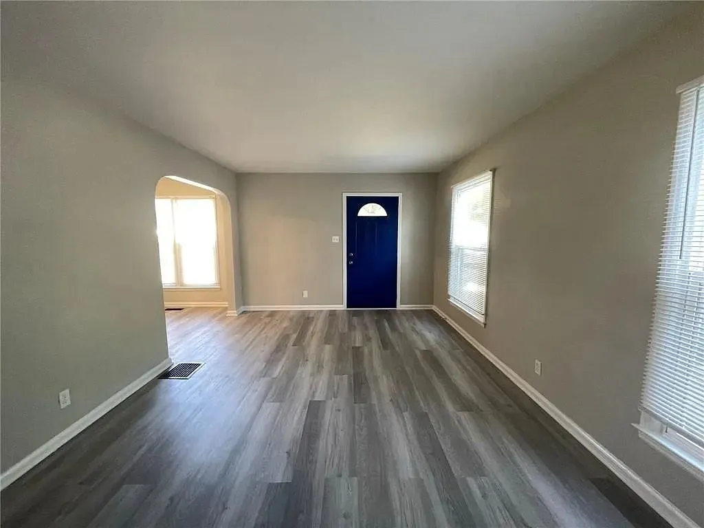 2 bed, 1.0 bath, 849 sqft, $1,297 — Photo 3