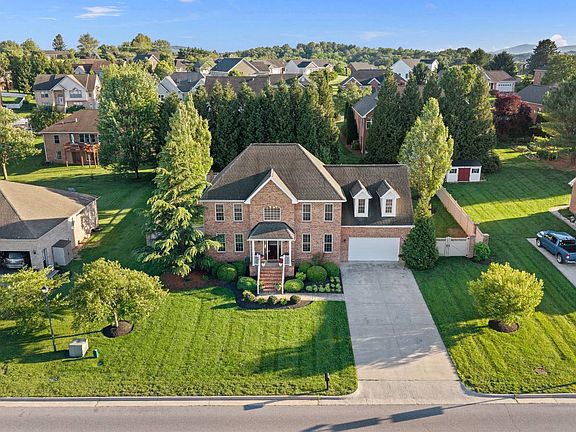 4th image of 304 Turner Ashby Dr