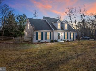 400 Lakeview Dr, Cross Junction, VA 22625