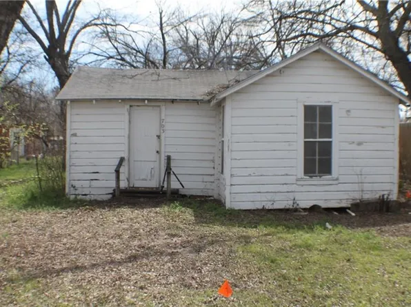 703 W Pierce St, San Saba, TX 76877